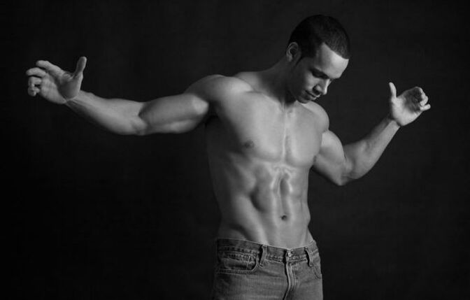 bărbat care dorește să mărească dimensiunea penisului