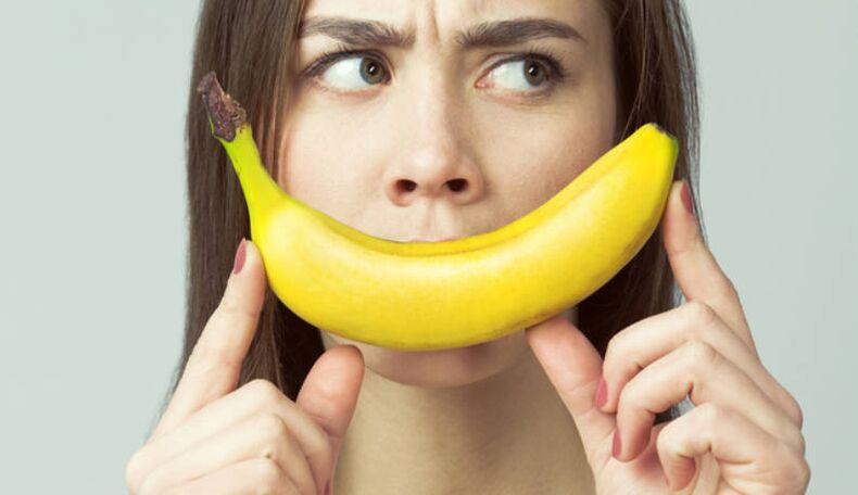 fata cu banana imita marirea penisului cu masaj